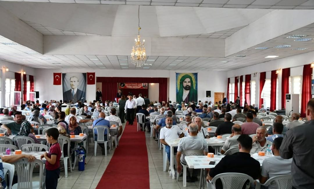 Hacı Bektaş-ı Veli Derneği tarafından düzenlenen Aşure lokması etkinliğinde, inanç