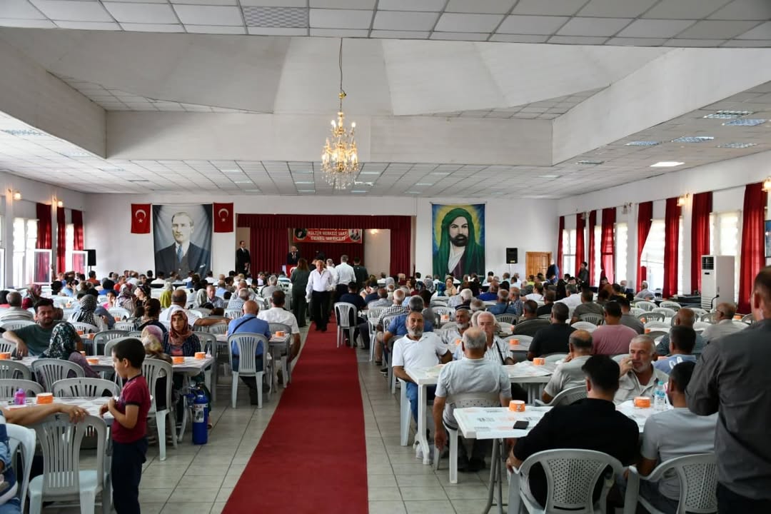 Hacı Bektaş-ı Veli Derneği tarafından düzenlenen Aşure lokması etkinliğinde, inanç
