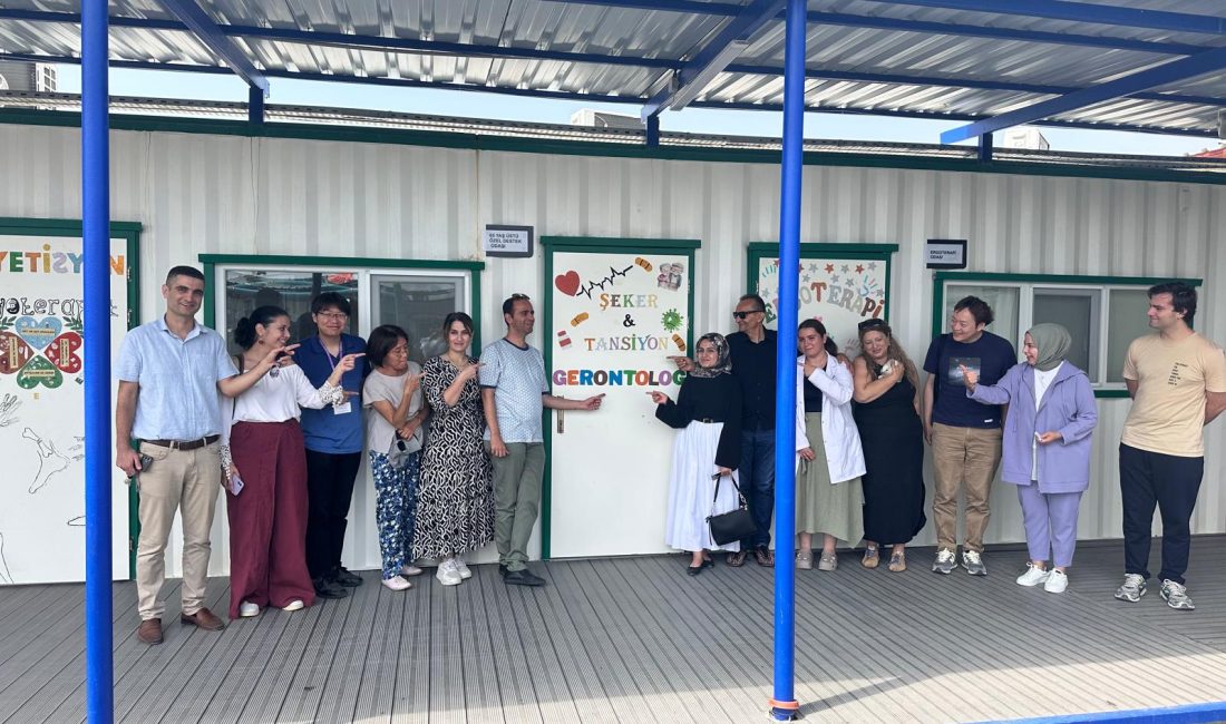 Malatya’da Afet Gerontolojisi Çalışma Ziyareti: Japon ve Türk Akademisyenlerden Yaşlı Bireylere Yerinde Destek Deprem bölgesindeki yaşlı bireylerin ihtiyaçlarını ve deneyimlerini anlamak amacıyla Malatya’da