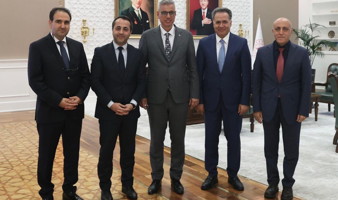 Malatya Sağlığına Güçlü Destek: Bakan Memişoğlu ve Milletvekili Babacan’dan Önemli Toplantı! MalatyaPolitik.com – Sağlık Gündemi Malatya Sağlığına Güçlü Destek: Bakan Memişoğlu