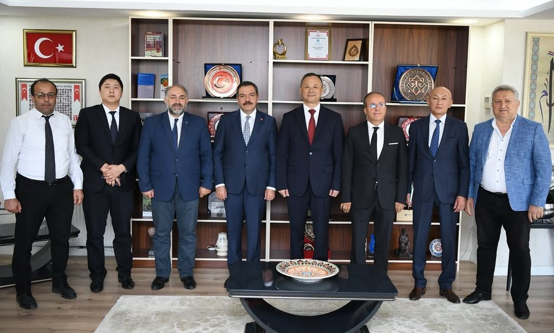 Kırgızistan Ankara Büyükelçisi’nden Malatya Turgut Özal Üniversitesi’ne Ziyaret Malatya Turgut Özal Üniversitesi, uluslararası ilişkiler alanında önemli bir diplomatik
