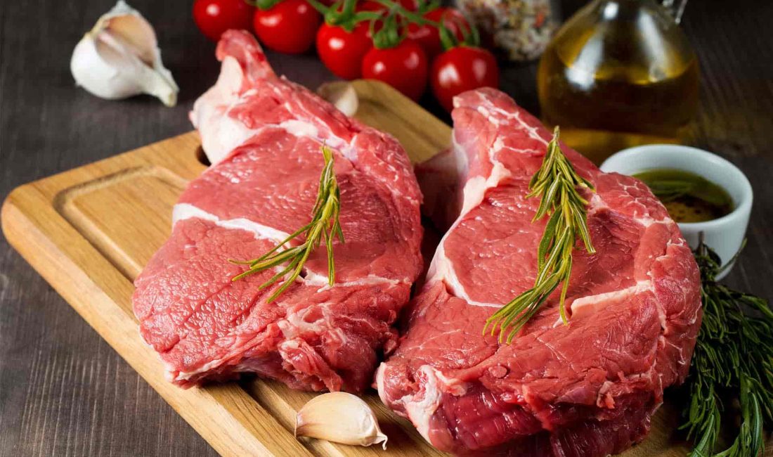 Et Tüketimi Yüzde 50 Azaldı, Fiyatlarda 30 Lira Düşüş Yaşandı Kurban Bayramı’nın ardından kırmızı et fiyatlarında dikkat çekici bir düşüş