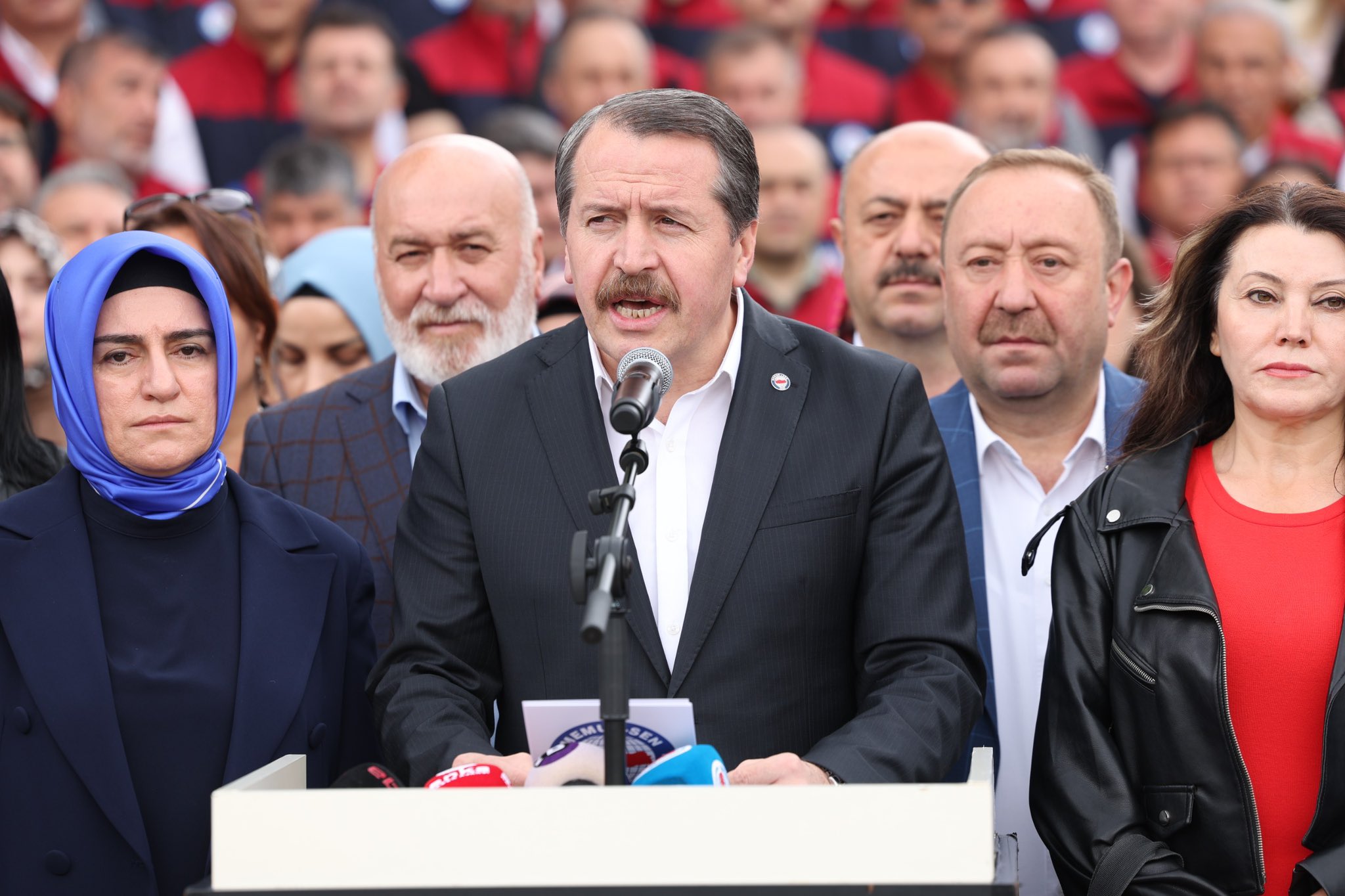 Memur Sendikaları Konfederasyonu (Memur-Sen) Genel Başkanı Ali Yalçın, kamu görevlileri