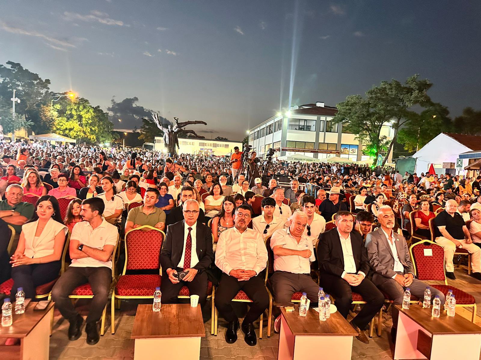 CHP Malatya Milletvekili Veli Ağbaba, Arguvan Türkü Festivali’nde Halkla Buluştu: