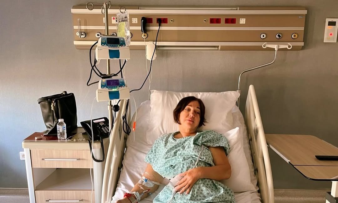 Türk müziğinin sevilen ismi Nazan Öncel, bu sabaha karşı rahatsızlanarak