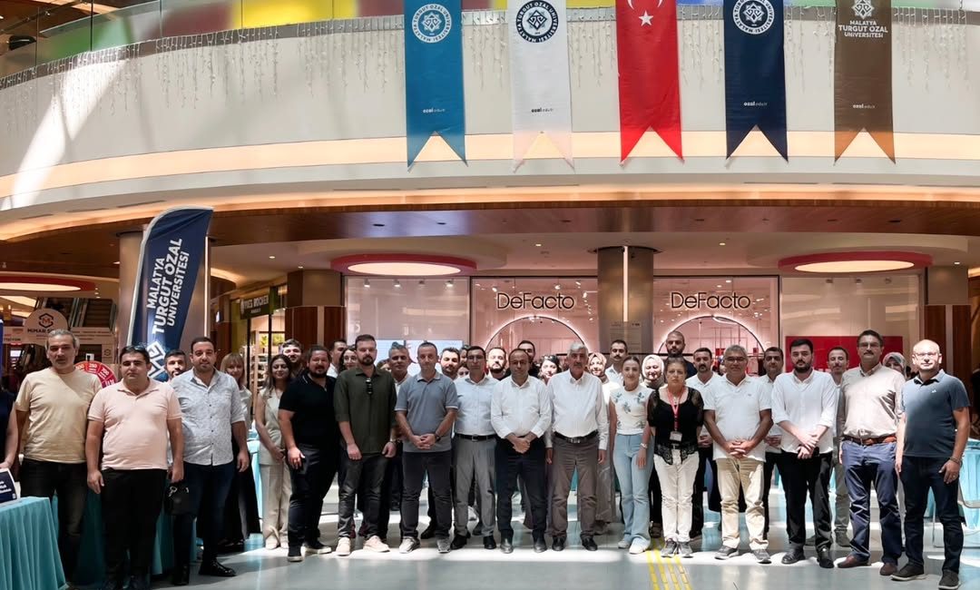 Malatya Turgut Özal Üniversitesi’nde Tercih ve Tanıtım Günleri Başladı YKS sonuçlarının açıklanmasının ardından tercih maratonuna başlayan üniversite adayları, eğitim