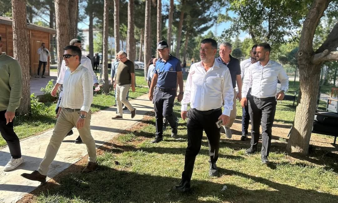 CHP Heyetinden Yazıhan Belediyesi’ne Ziyaret CHP Malatya Milletvekili Veli Ağbaba, İstanbul Milletvekili Ali Gökçek, Güzelbahçe