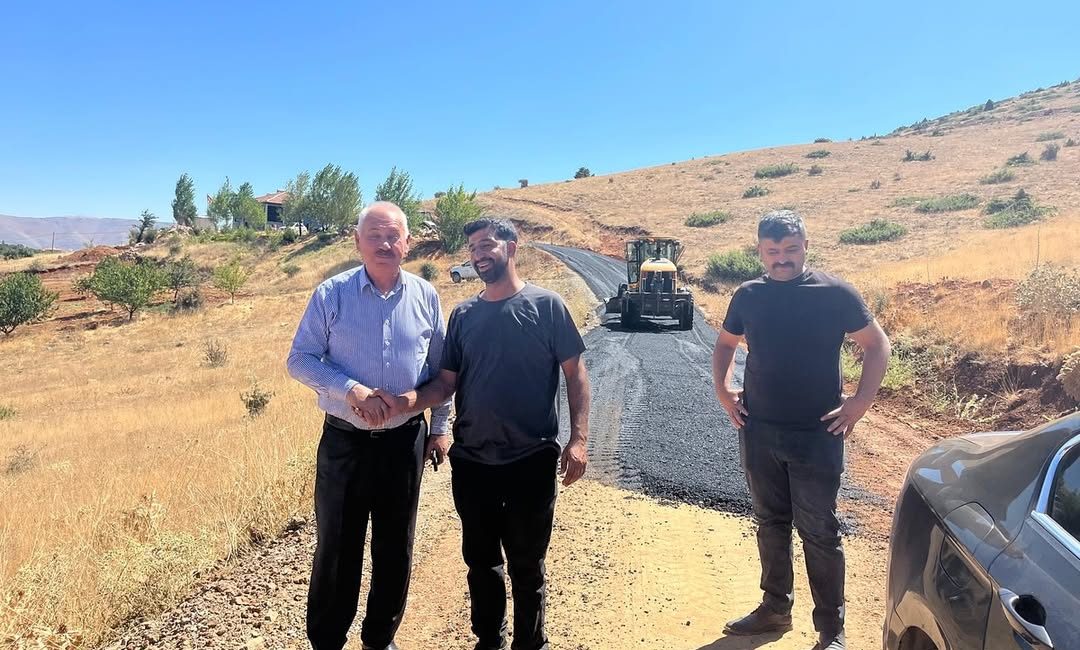 Doğanşehir Belediye Başkanı Mehmet Bayram, Sürgü Mahallesi’nde yapımı devam eden