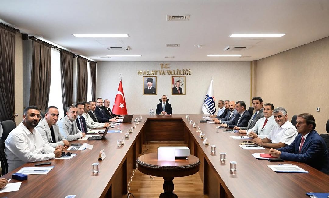 Malatya’da İl Tanıtım ve Geliştirme Kurulu Toplantısı Yapıldı Malatya Valisi Seddar Yavuz başkanlığında, ilgili kurum müdürleri ve sektör