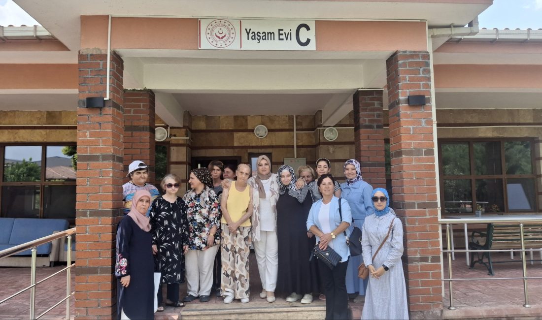 Vatanseverler Derneği’nden Engelsiz Yaşam Merkezine Anlamlı Ziyaret Vatanseverler Gençlik Eğitim ve Kültür Derneği Genel Başkanı Ayşe Alpaslan,