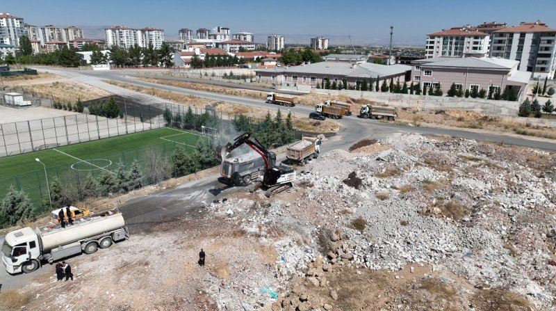 Büyükşehir’den Bostanbaşı’nda Kaçak Hafriyat Temizliği 6 Şubat depremlerinde en fazla hasar gören bölgelerden biri olan