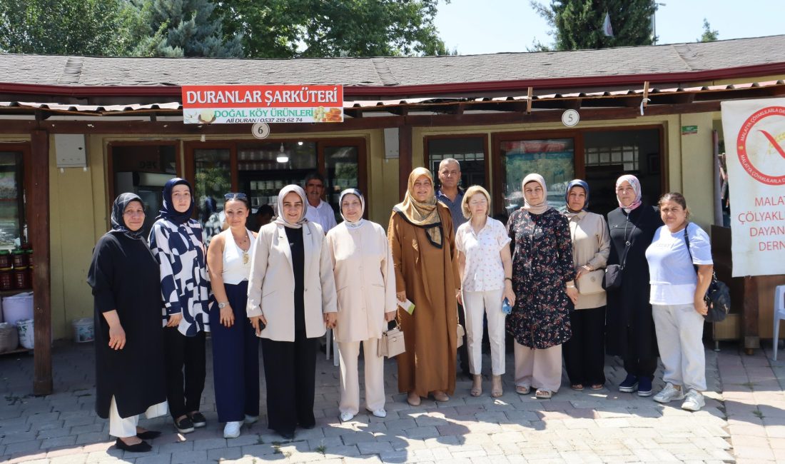 AK Parti Malatya Kadın Kolları Başkanı Esin Yılmaz, İl Başkanı