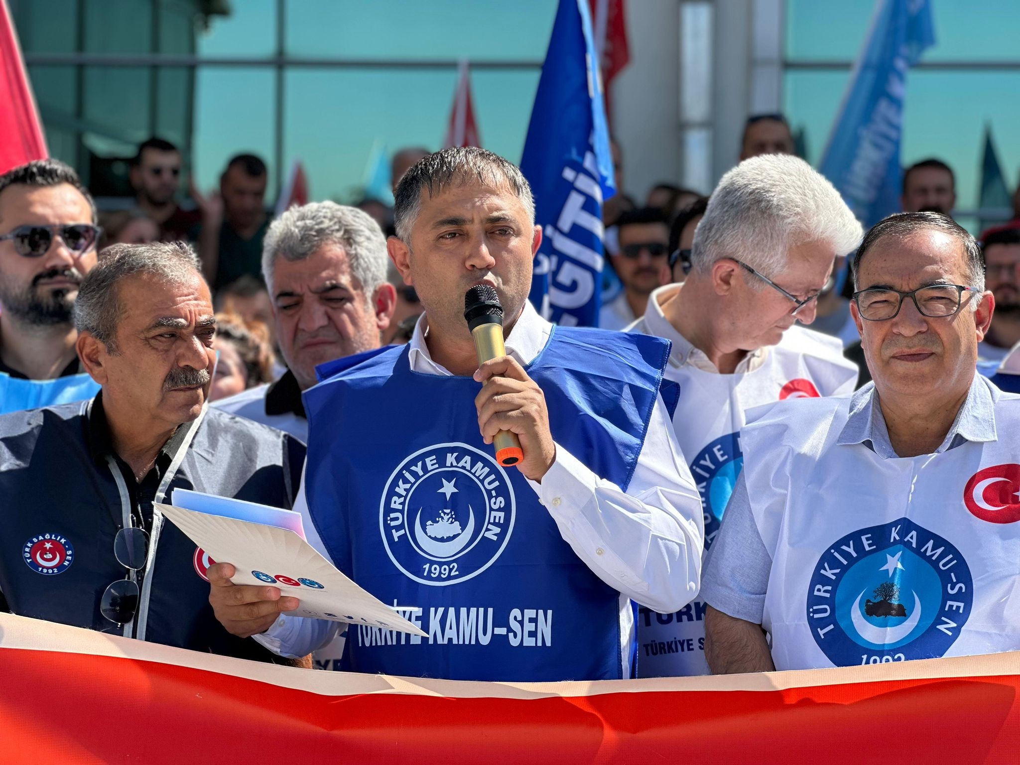 Türk Sağlık-Sen Malatya İl Başkanı Şinasi Yıldırım, teşkilatlarıyla birlikte sahada