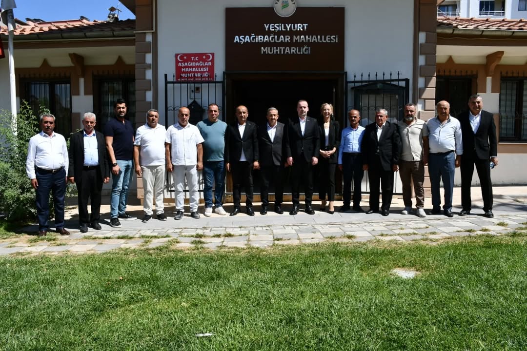 MAGİNDER Yönetim Kurulu üyeleri, yeni kurulan Malatya Muhtarlar Dayanışma Derneğini