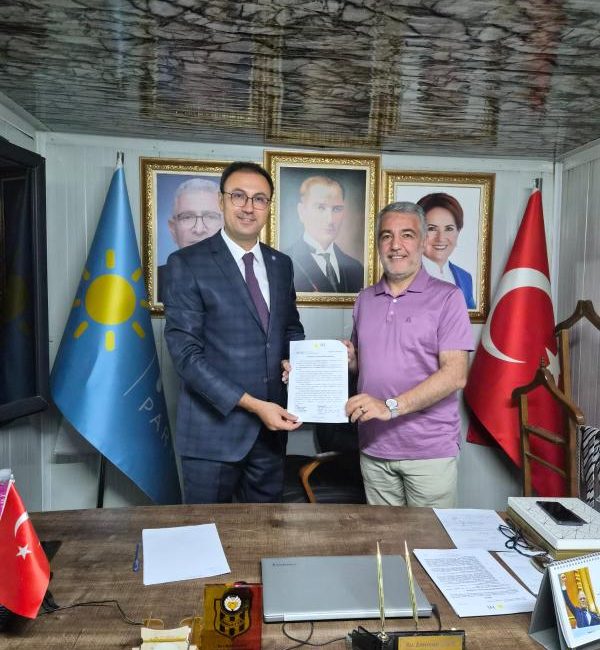 İYİ Parti Yeşilyurt İlçe Başkanlığına Alper Karakurt Atandı İYİ Parti Yeşilyurt İlçe Başkanlığı görevine Alper Karakurt atandı. 1975