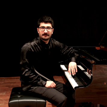 Doç. Dr. Mehmet Güneş Açıkgöz’e İngiltere’den Çifte Ödül Güzel Sanatlar ve Tasarım Fakültesi Müzik Bölümü Öğretim Üyesi Doç.