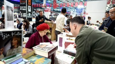 11. Malatya Anadolu Kitap ve Kültür Fuarı Kapılarını Açtı: “Bir Kitap Bin Umut” Malatya Valiliği ve Malatya Büyükşehir Belediyesi iş birliğiyle düzenlenen 11.