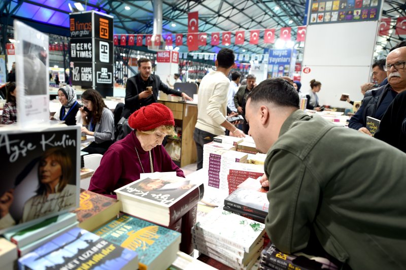11. Malatya Anadolu Kitap ve Kültür Fuarı Kapılarını Açtı: “Bir Kitap Bin Umut” Malatya Valiliği ve Malatya Büyükşehir Belediyesi iş birliğiyle düzenlenen 11.
