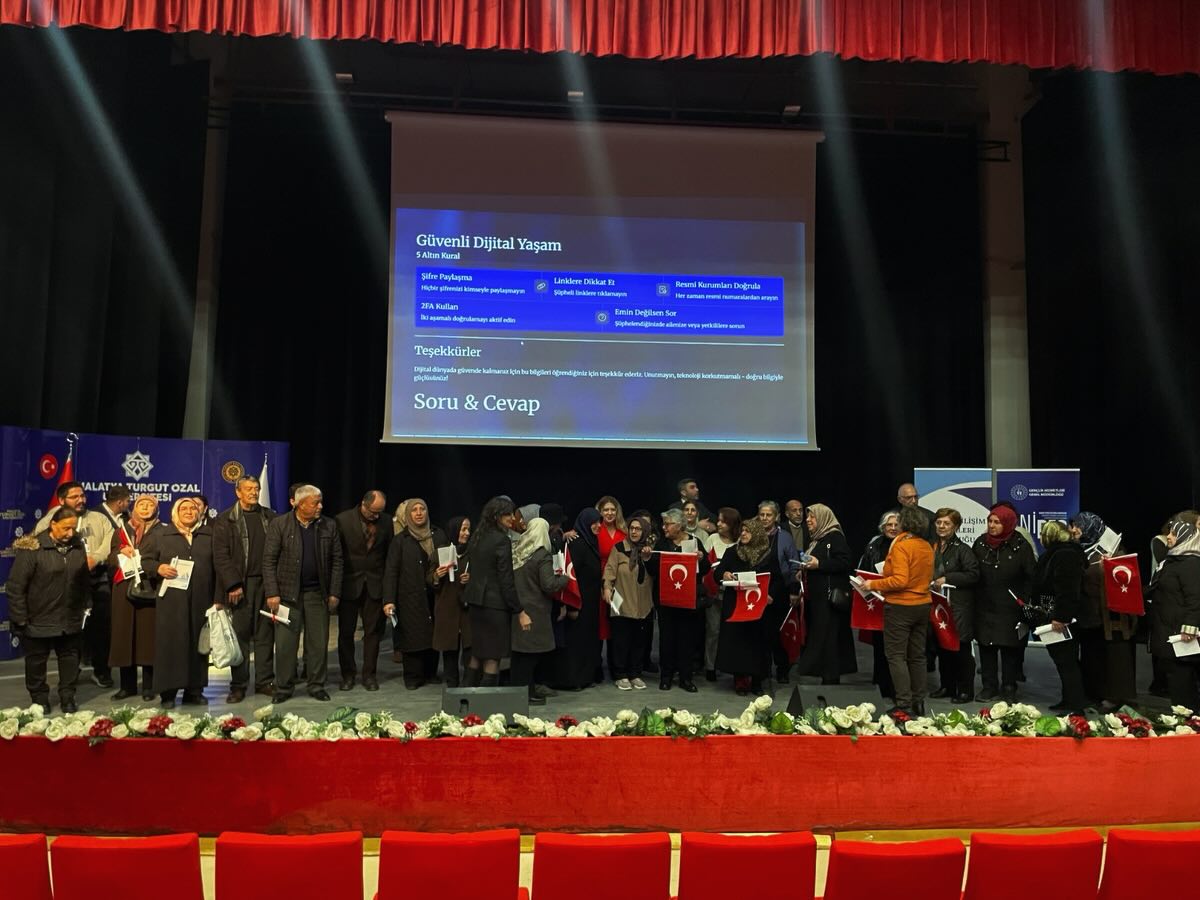 Battalgazi Yerleşkesi’nde Tazelenme Üniversitesi öğrencilerine yönelik “Siber Bilgelik Atölyesi” düzenlendi.