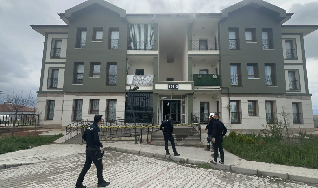 TOKİ konutlarında çıkan yangında bina tahliye edilirken, dumandan etkilenenlere müdahale