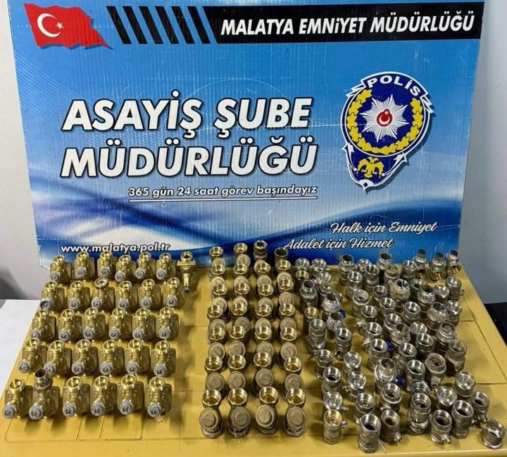 Malatya’da şantiye alanından tesisat malzemeleri çaldığı belirlenen şüpheli, polis ekiplerinin