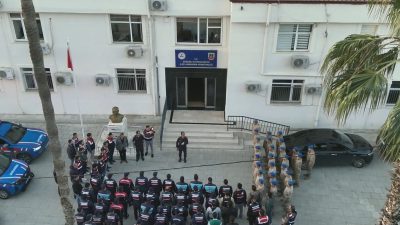 Diyarbakır ve Mersin’de uyuşturucu madde satıcılarına yönelik düzenlenen geniş çaplı