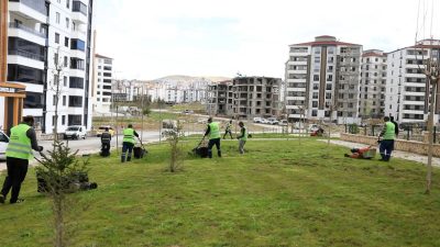 Elazığ Belediyesi, şehir genelinde başlattığı çevre düzenleme ve yeşillendirme çalışmalarıyla