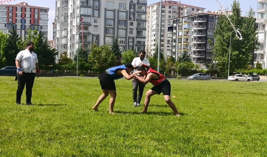 Malatya’da düzenlenen Okul Sporları Geleneksel Güreşler Karakucak ve Aba Müsabakaları,