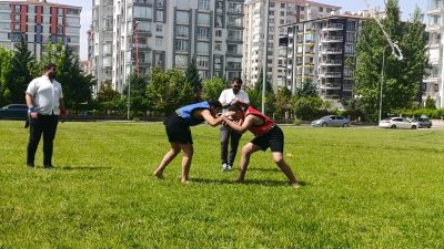 Malatya’da düzenlenen Okul Sporları Geleneksel Güreşler Karakucak ve Aba Müsabakaları,