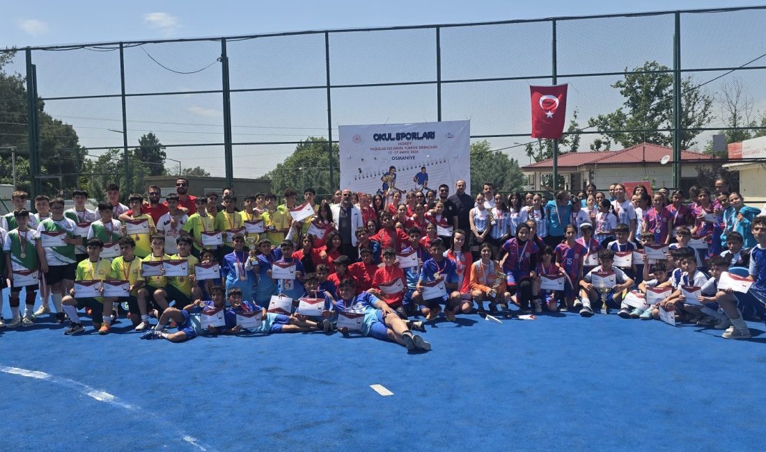 Malatya’yı temsil eden Milli Egemenlik Ortaokulu Erkek Hokey Takımı, Osmaniye’de