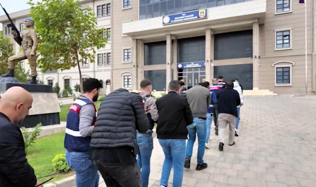 Şanlıurfa merkezli 21 ilde yasa dışı bahis operasyonu: 61 şüpheli yakalandı Şanlıurfa Cumhuriyet Başsavcılığı koordinesinde, Jandarma Genel Komutanlığı KOM ve Siber