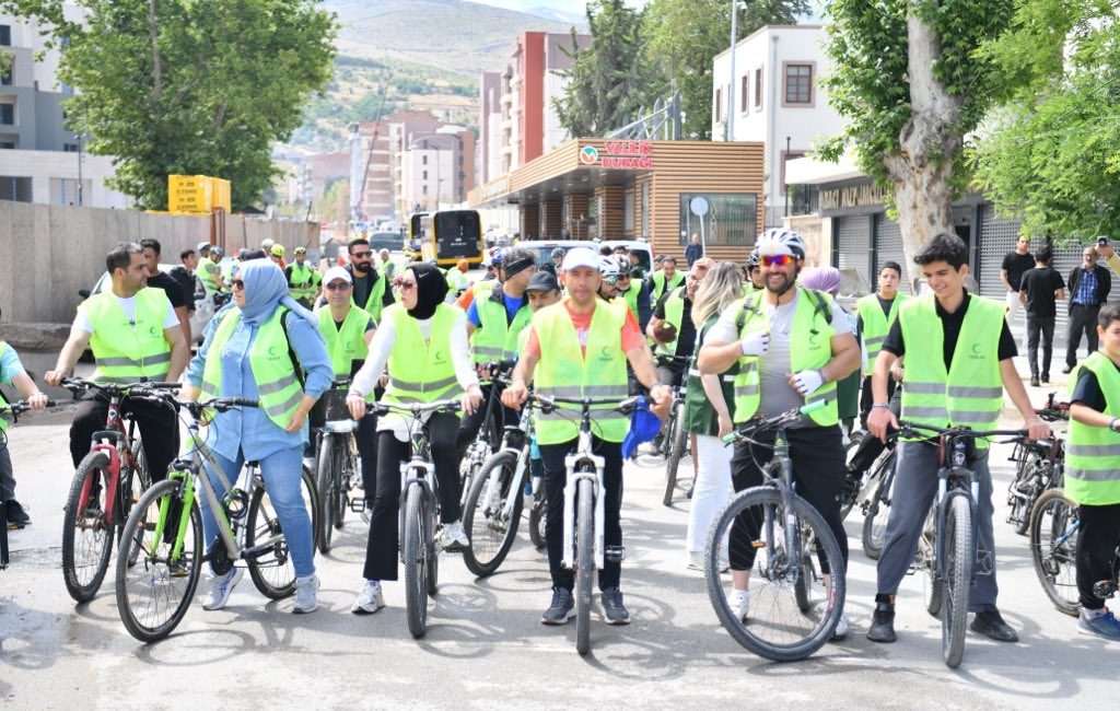 Pedallar Bağımlılığa Karşı Çevrildi Malatya’da düzenlenen 13. Geleneksel Yeşilay Bisiklet Turu’nda yüzlerce bisiklet tutkunu,